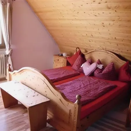 Buhlhof Waldau * تيتيسي نيوستادت